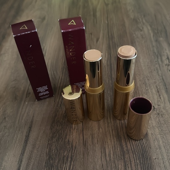 Wander Flash Focus Hydrating Stick Shade Golden Medium - Picture 4 of 7